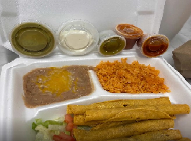 Mexicanísimo Combination Plate